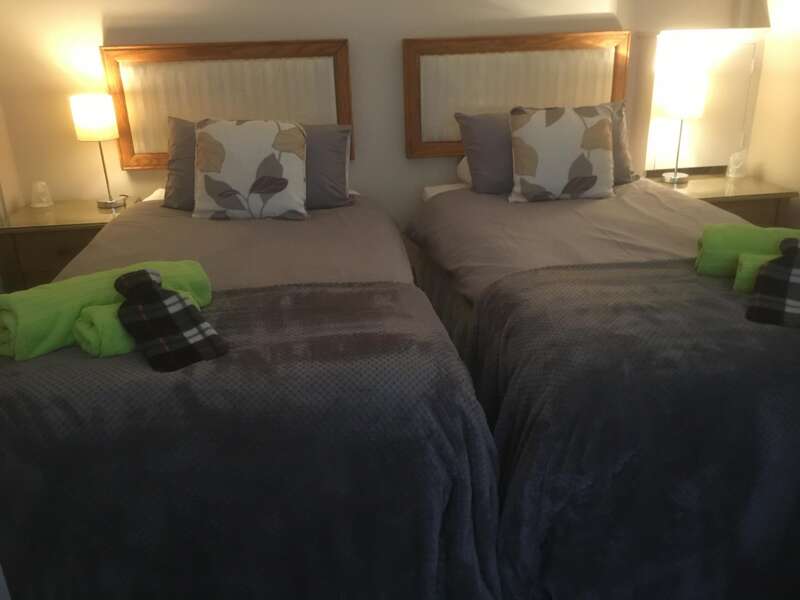 Twin En-suite Room - Sleeps 1 - 2 people (inc. Breakfast)